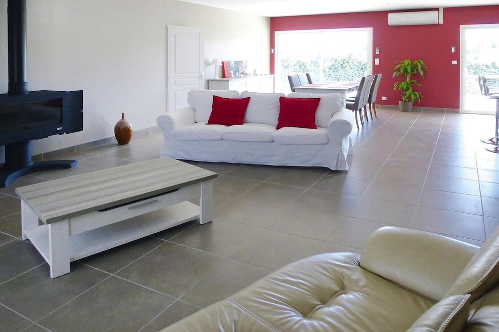 Holiday Home in Gabian Near Vineyards view 5