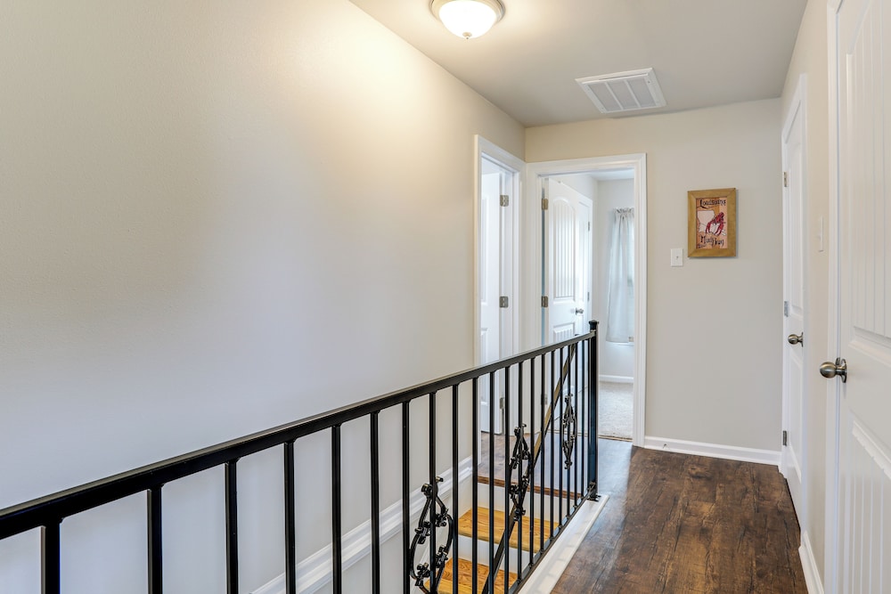 Riverfront Family Retreat w/ Yard in Saint Amant
