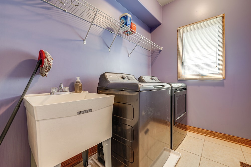 Game Room & Deck: Family Home in Chicago Area!