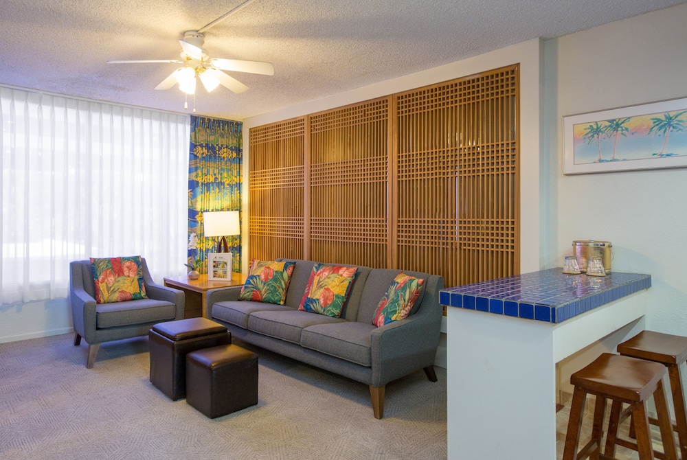 Hotel Kuhio Banyan Club - Image 1