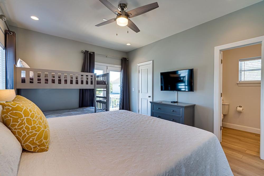 Magnolia Charms by Avantstay 2 Mins TO Beach Pet Friendly, BBQ & Balcony Views! view 4