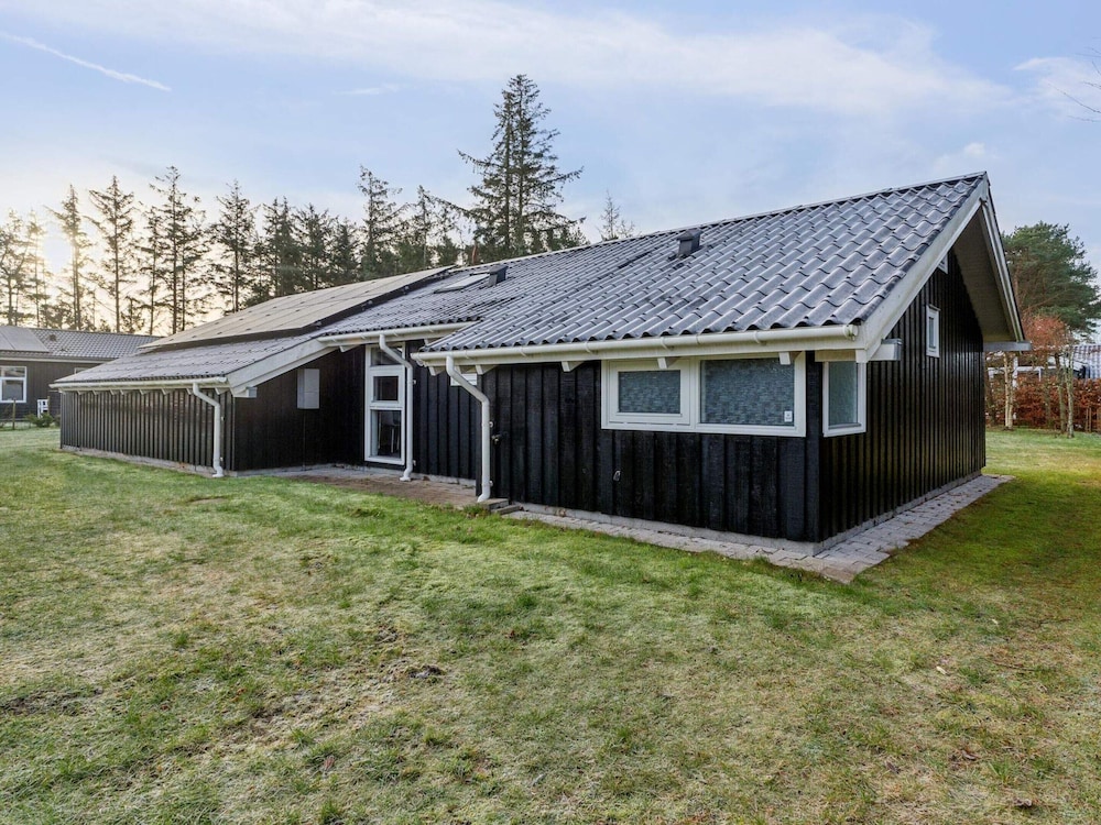 5 Star Holiday Home in Hals