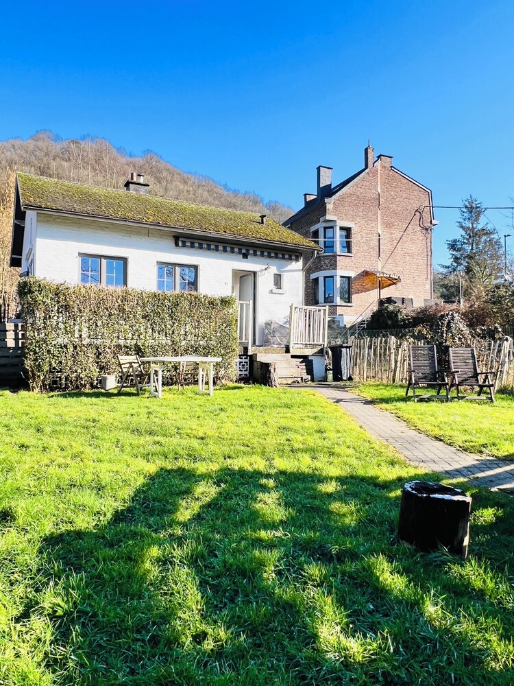 Maison proche rivière avec jardin