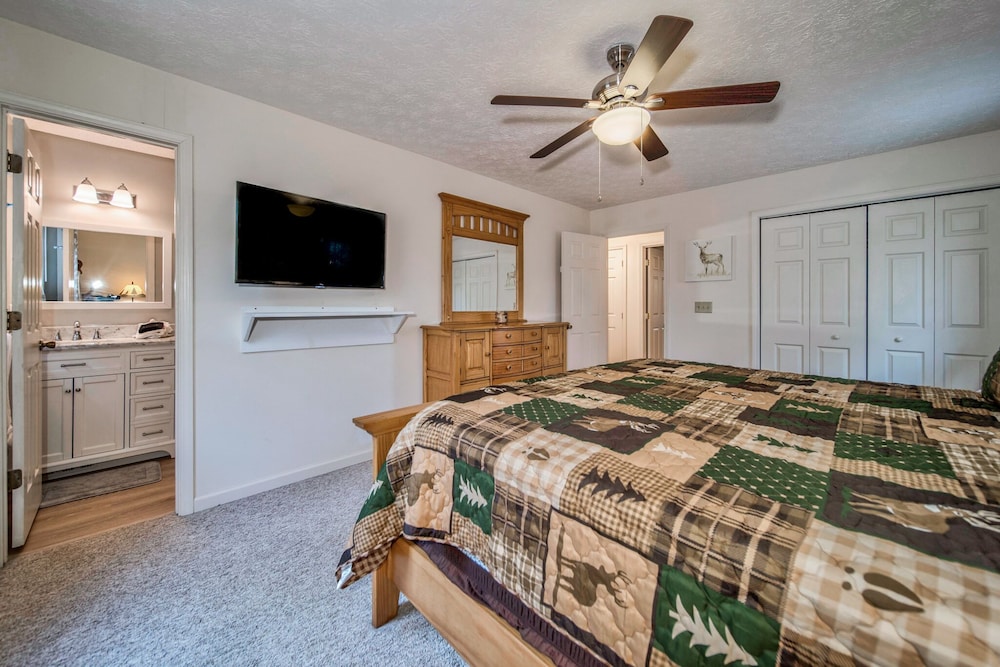 Leisure Bear Lodge view 4
