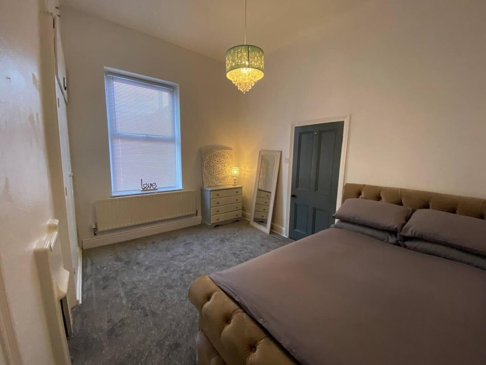 Beautiful 3-bed House in Preston view 2