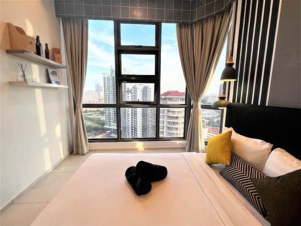 The Robertson Residences Free Gym & Pool