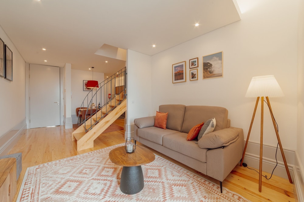 Heart OF Porto Apartment F Duplex by Vacationy