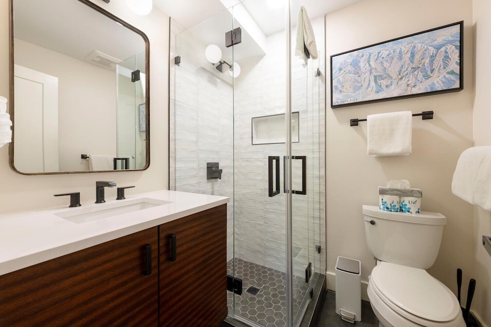 Stylish 4BR Canyons Village-Walk to Cabriolet-Hidden Creek 37D