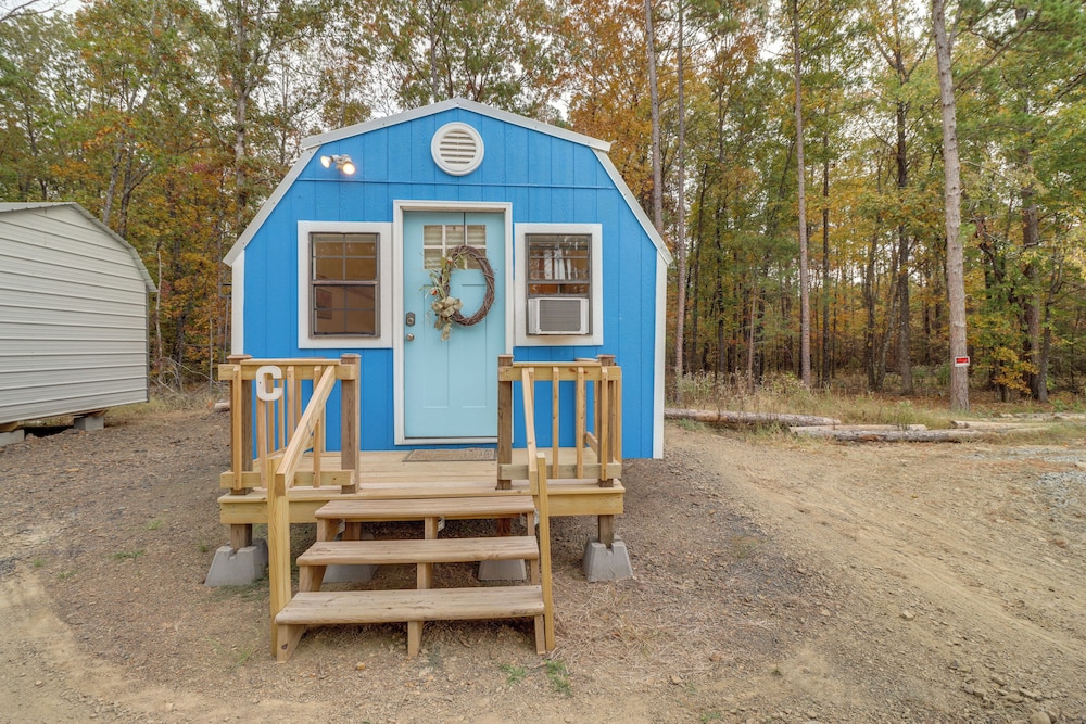 Higden Studio w/ Shared Patio, Yard Games, Grills! view 2