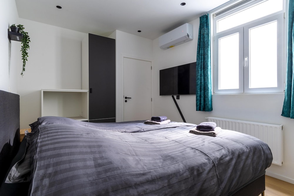 Modern Antwerp Getaway App - Heart d Anvers