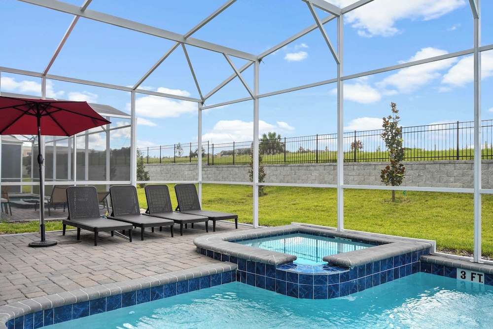 Luxury 10-bedroom Villa in Champions Gate Resort