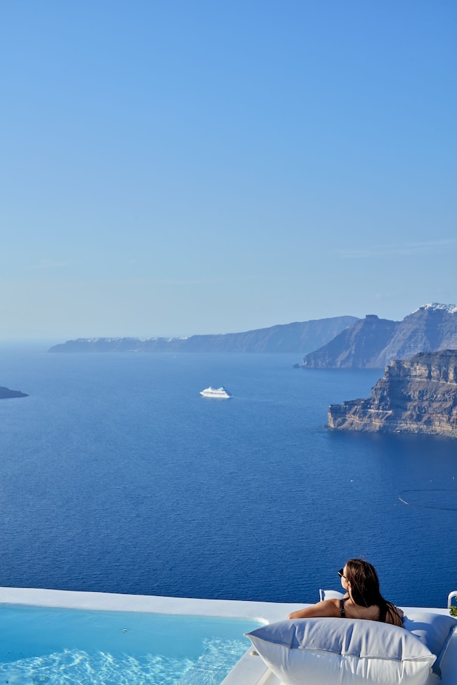 Alti Santorini Suites