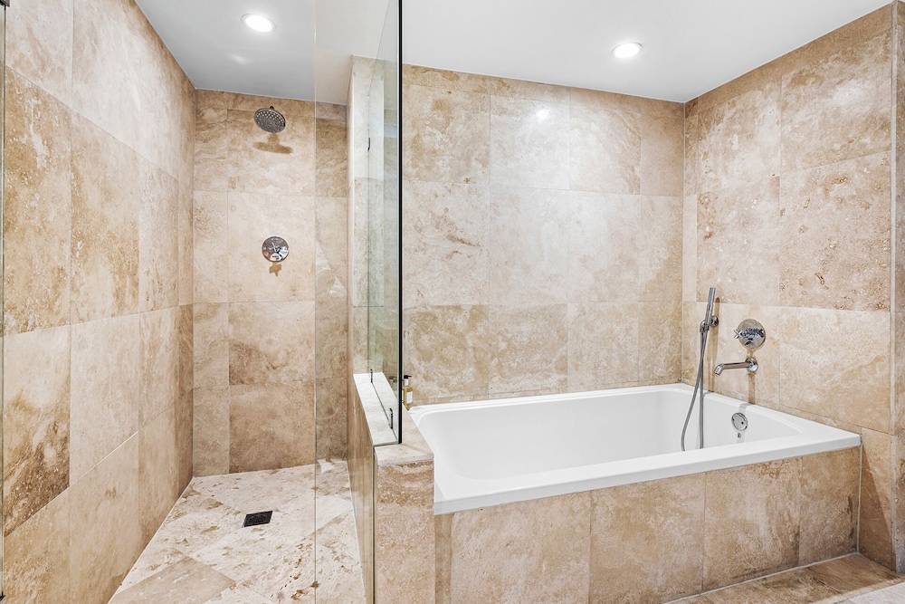 Luxury Vacation Rentals at 1 Hotel & Homes by LRMB