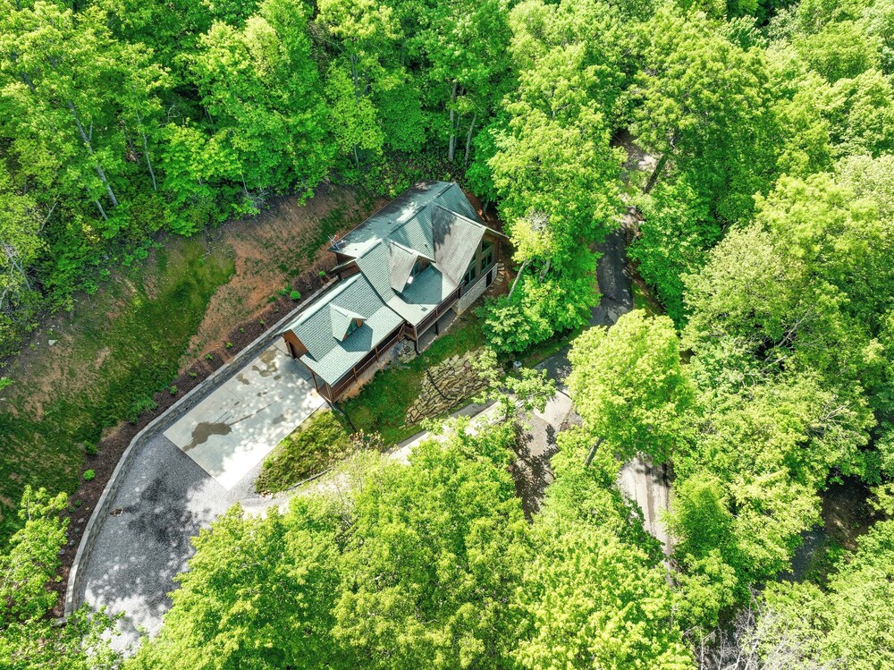 Sunset & Mountain Views: Scenic Sylva Log Cabin! view 5