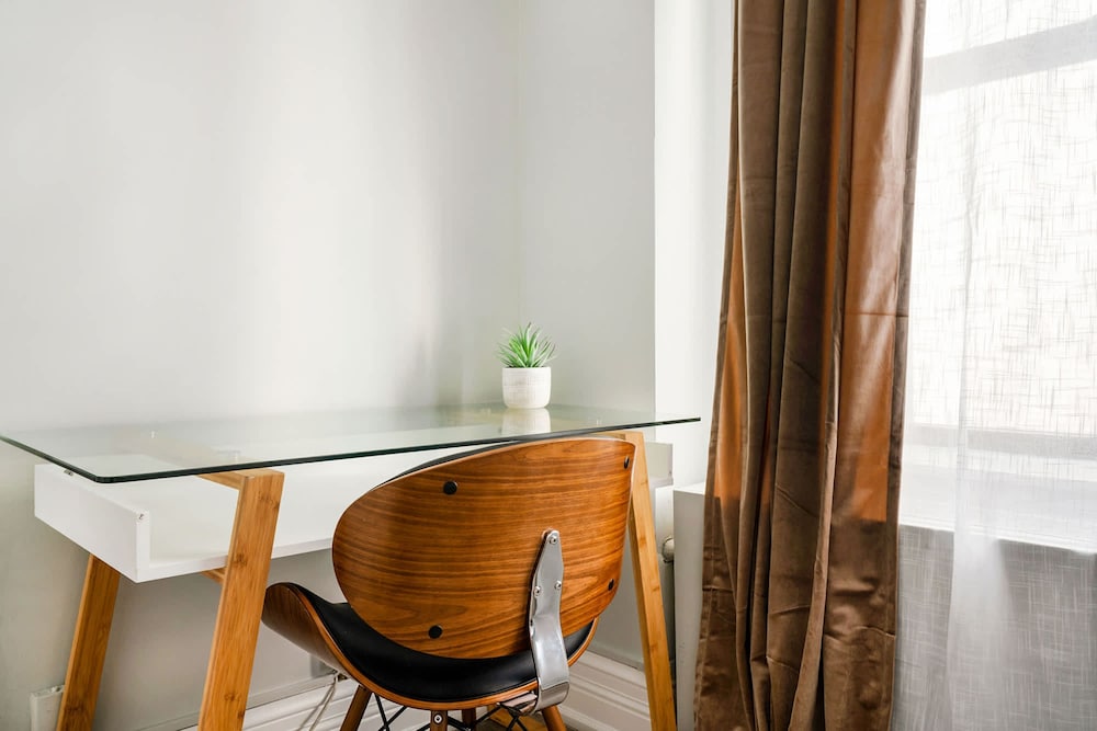 73-508 New 1BR 1bth UWS Doorman Gym