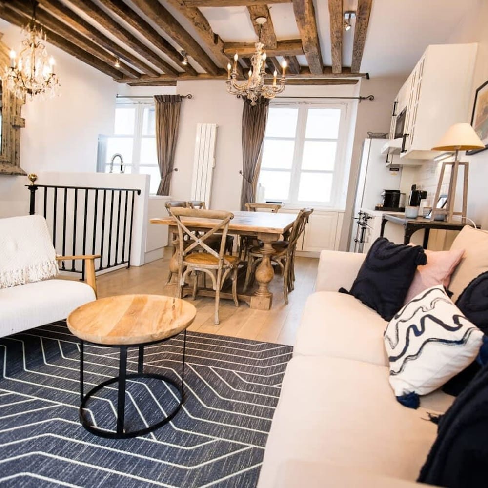 Classy Bourgeois Chic 2 Bedroom Apt in Le Marais