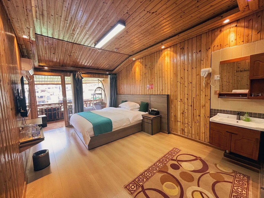 Fenghuang Oldtown Fuyuan Riverside Hotel