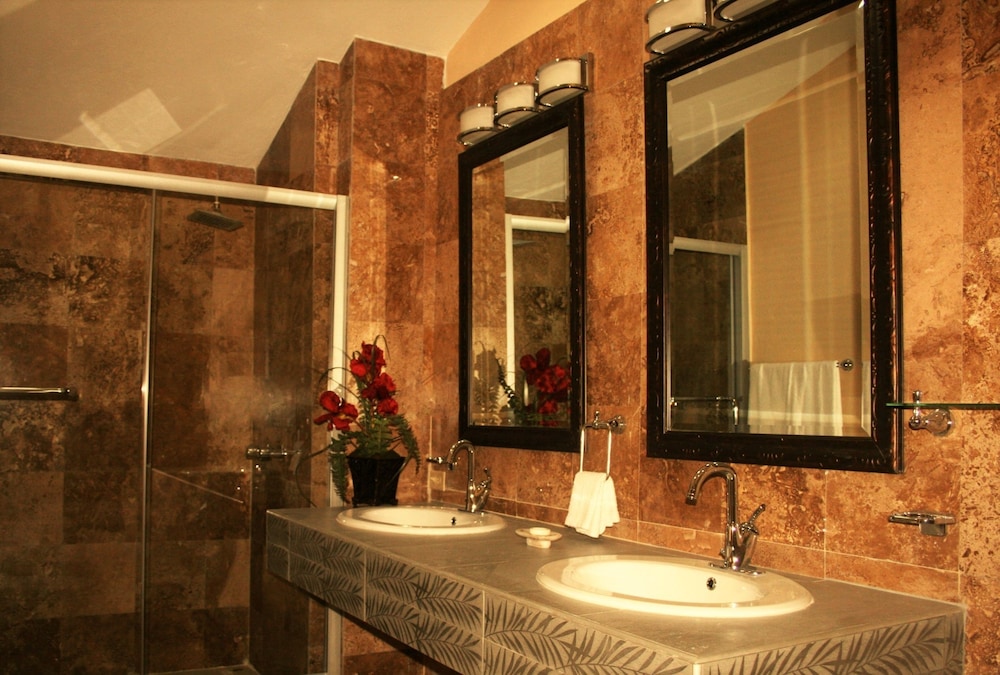 Abaka Bay Resort