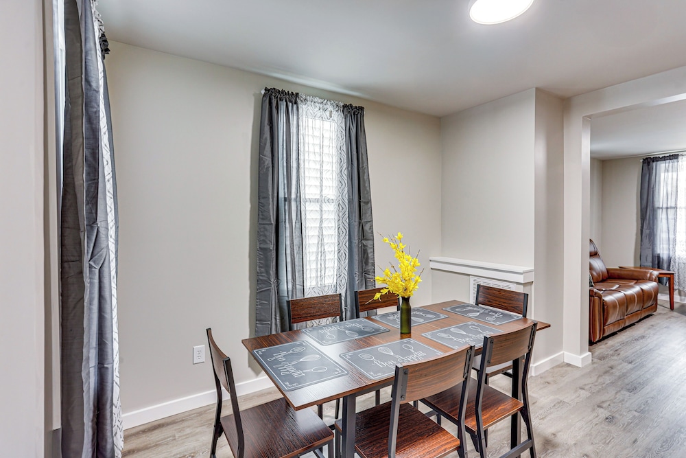 2 Mi to Dtwn Harrisburg! Convenient Duplex