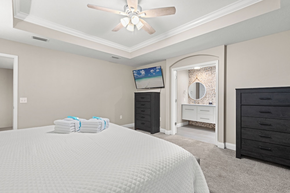 Spacious 4-bed, 3-bath Beach House Sleeps 12 for the Perfect Getaway
