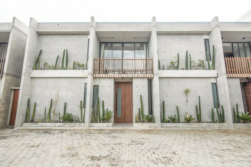 Modern 4 BR Villa Heart of Canggu 8mins to Beach