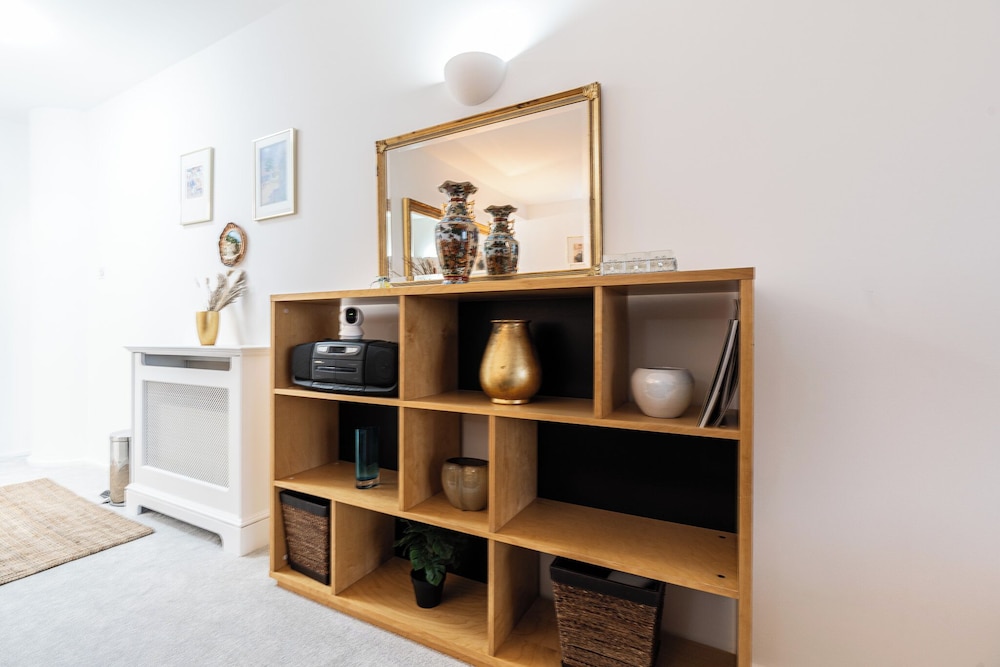 Duplex 2BR 2BA Flat Near Gloucester Rd Station