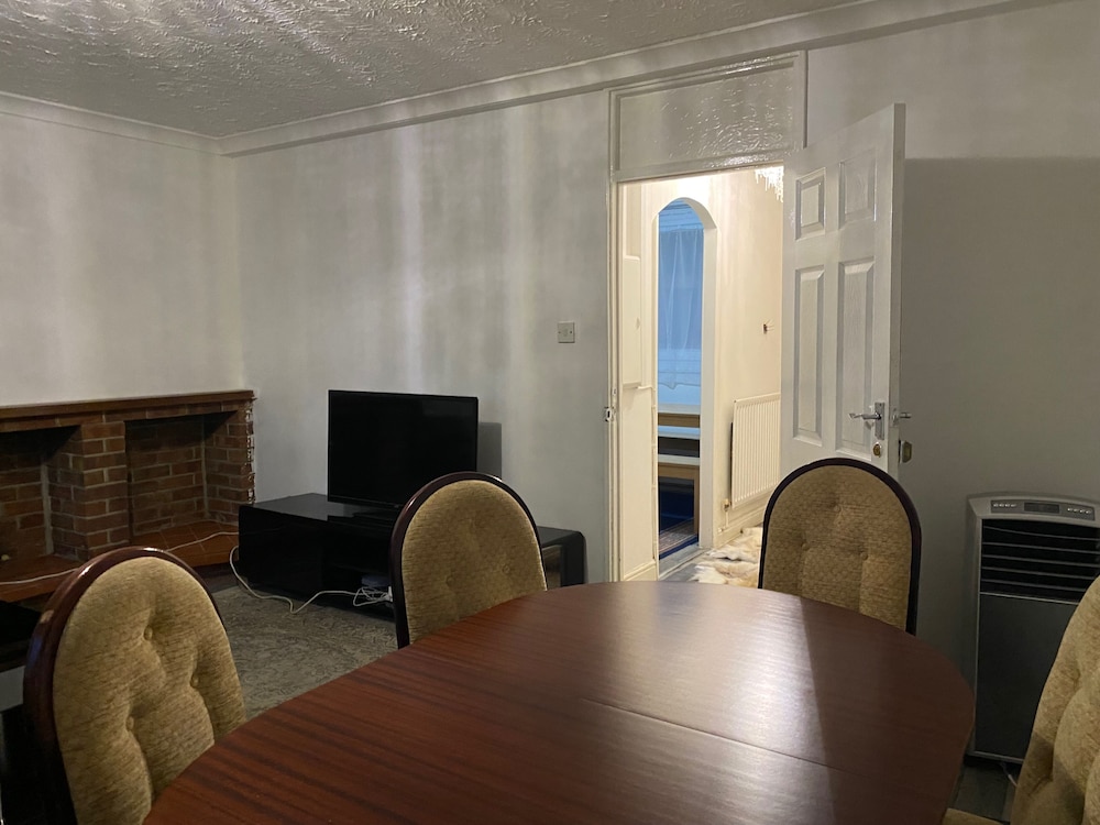 London Charm - 3 Bedroom House Near Canary Wharf