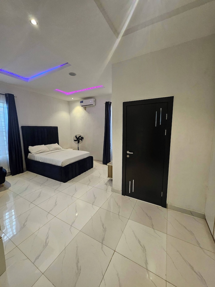 Luxury 5 Bedrooms Duplex With Swimming Pool