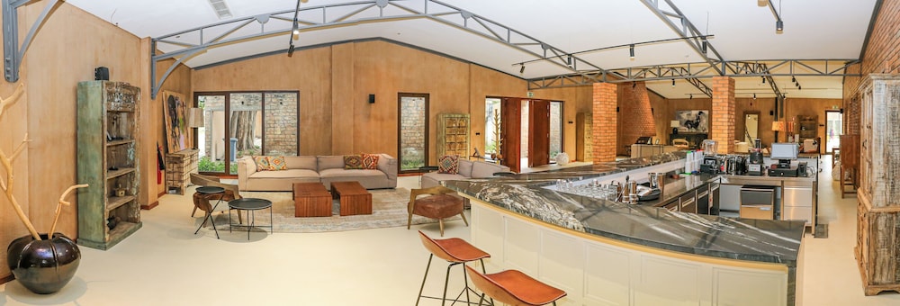 Mumba Lodge by Flow