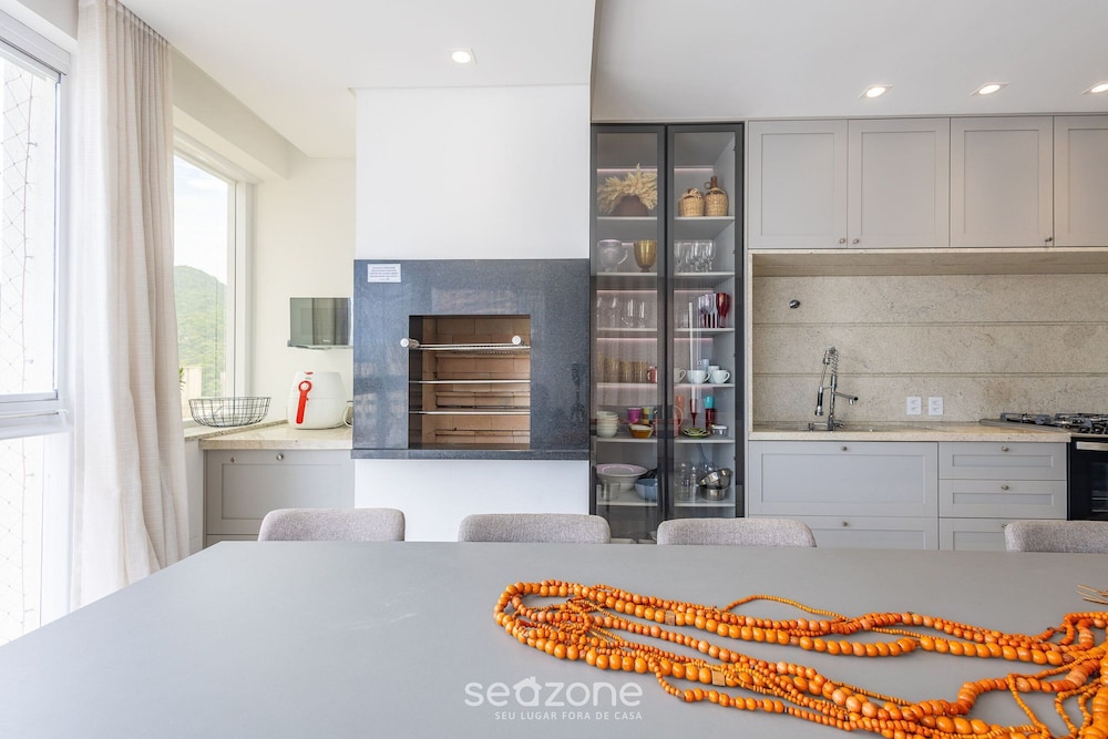 3-suite apt 280m From sea in Itapema Vga1002