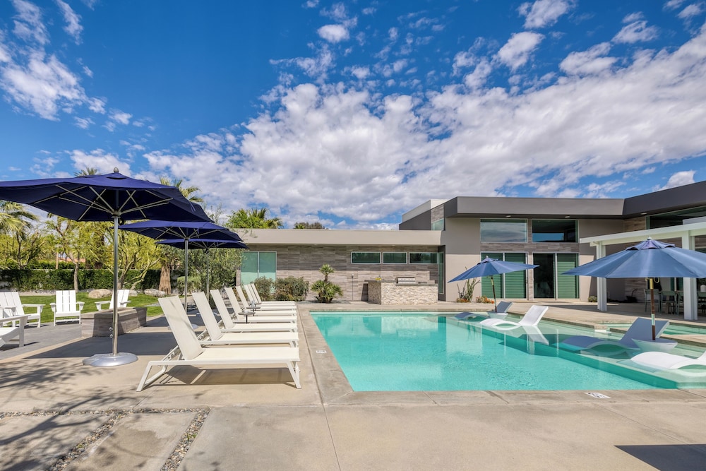 The Polo Villas by AvantStay – Modern Oasis Near Empire Polo Club
