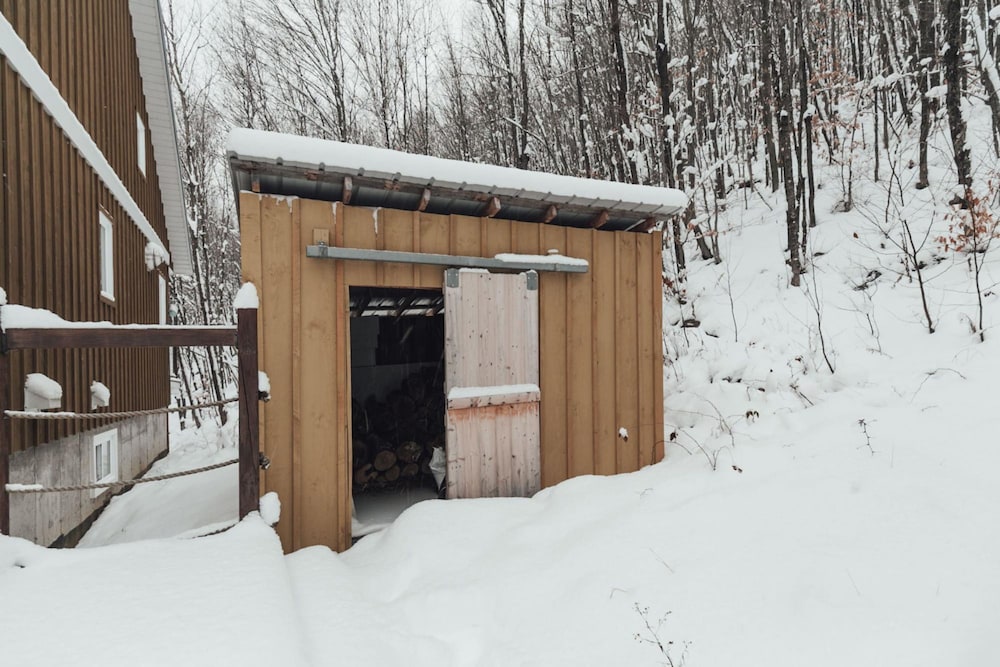 The Pika - Beautiful Mountain-top Cottage With 23 Acres of Private Land With Hiking