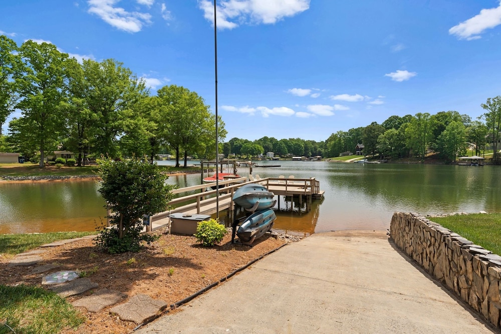 Kool Breeze by Avantstay Boat Ramp Hot Tub