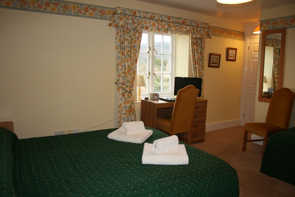 House - Sleeps 6 & Paid off Site Parking Available view 3