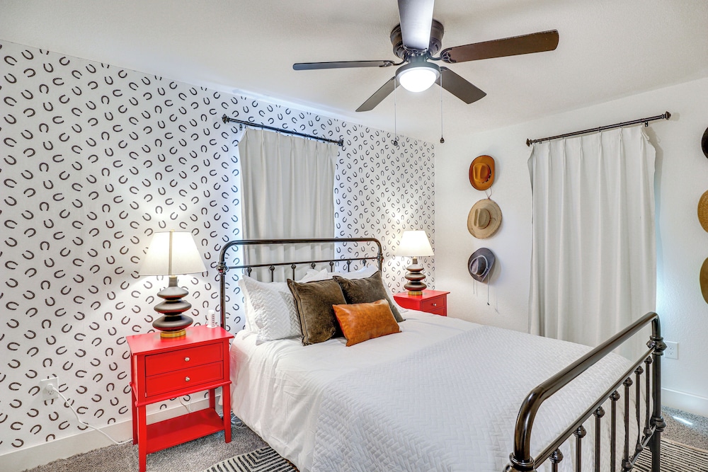 1 Mi to Texas Tech: Home w/ Large Outdoor Space!
