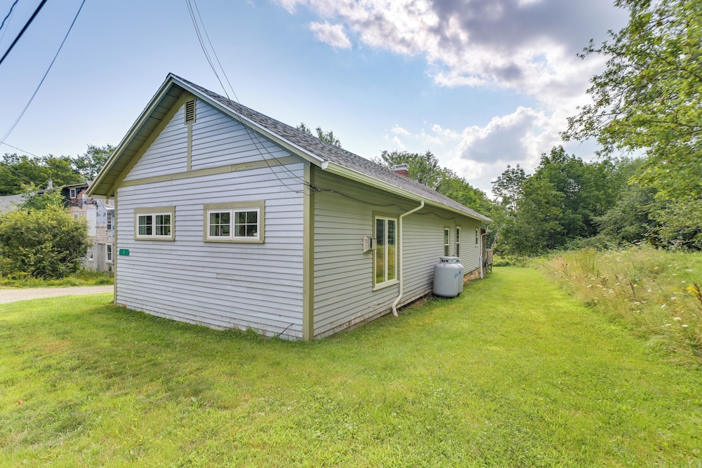 Pet-friendly Maine Cottage By Northern Bay view 5