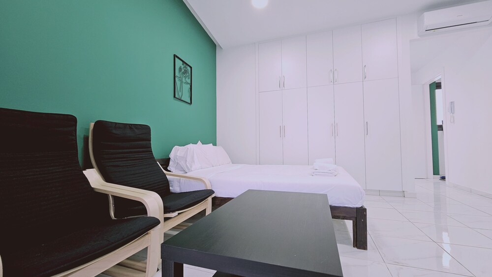 109 LIM 2 - Stay Cypress Studio