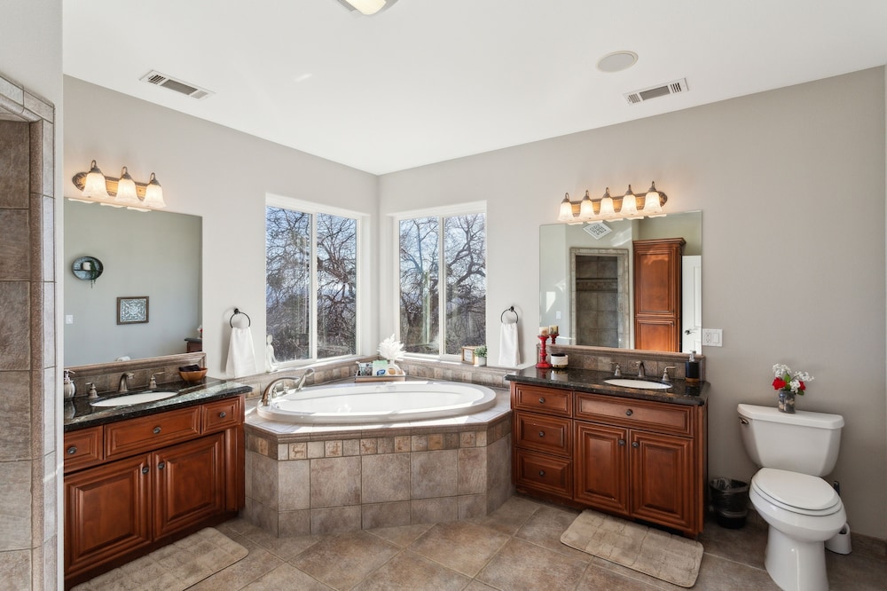 Stunning Mountain Retreat With Unmatched Views 5 Bedroom Estate