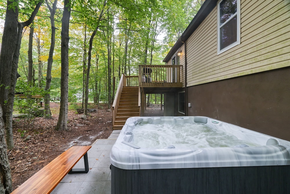 Moshannon Tree-lined Pocono Retreat w Hot Tub Firepit Pool Table