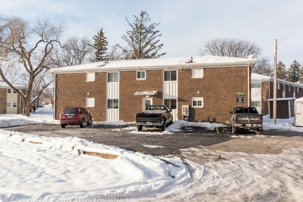 Renovated Apt w/ A/c, Wifi & Free Parking