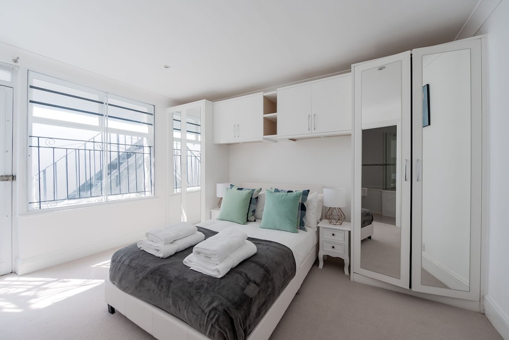 Anderson Street by CAPITAL