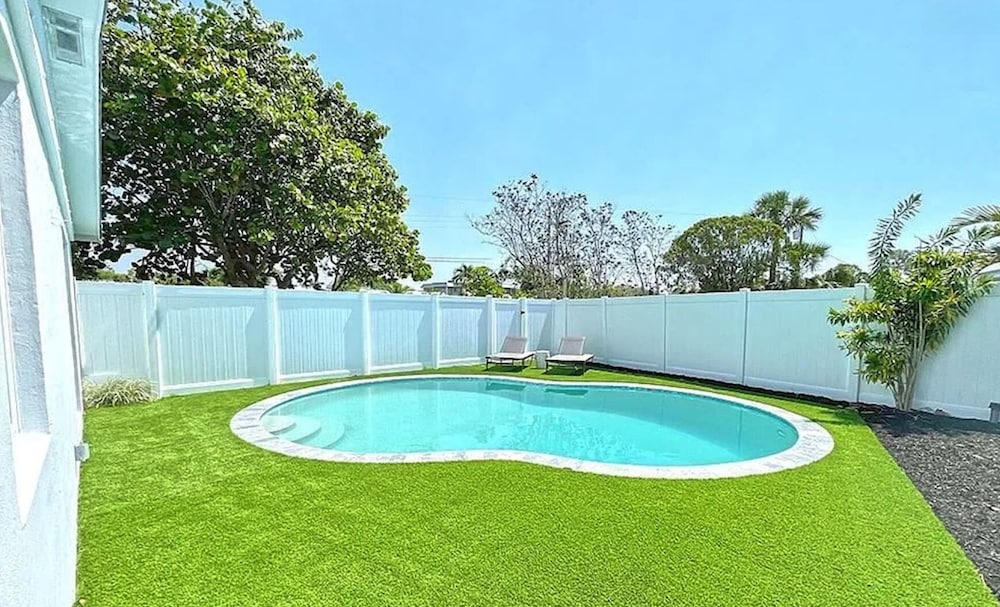 Chic 3BR 2BA Getaway With Private Pool Oasis