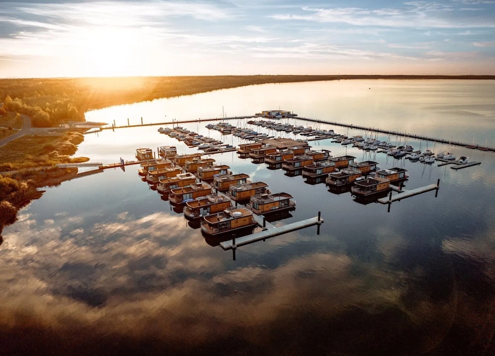 Lake Breeze Retreat, Klitten