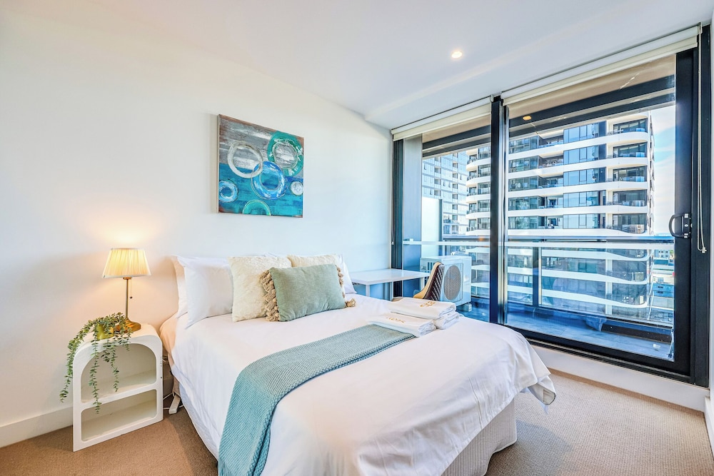 StayAU Stylish 2BR Central Box Hill