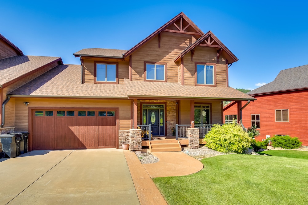 Hot Tub + Golf Course Views: Luxe Sturgis Home! view 3