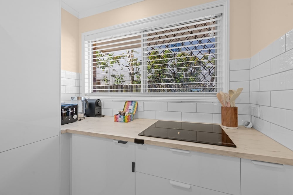 Family-friendly Flat With Balcony Views