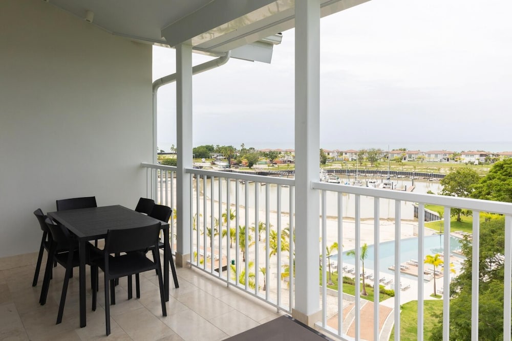 The Couples Condo by Acomodo