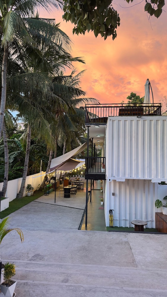 Pig Dive Hostel