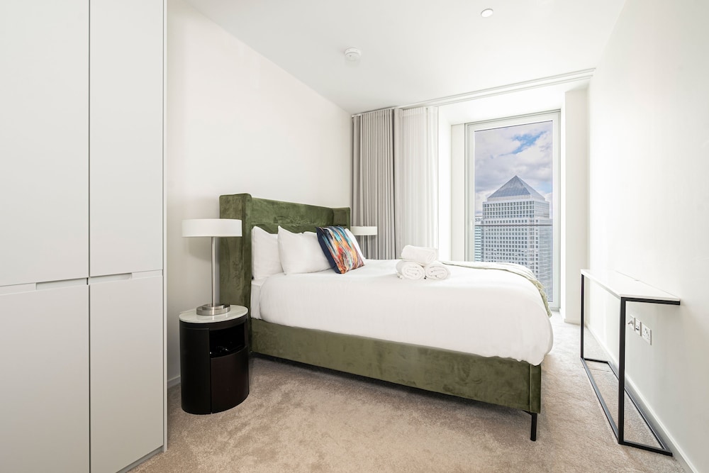 Sensational Two-bedroom Apartment by the River