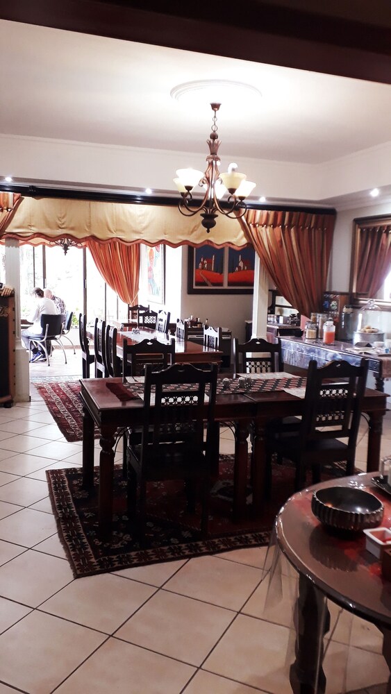 Sunset Ridge Guesthouse